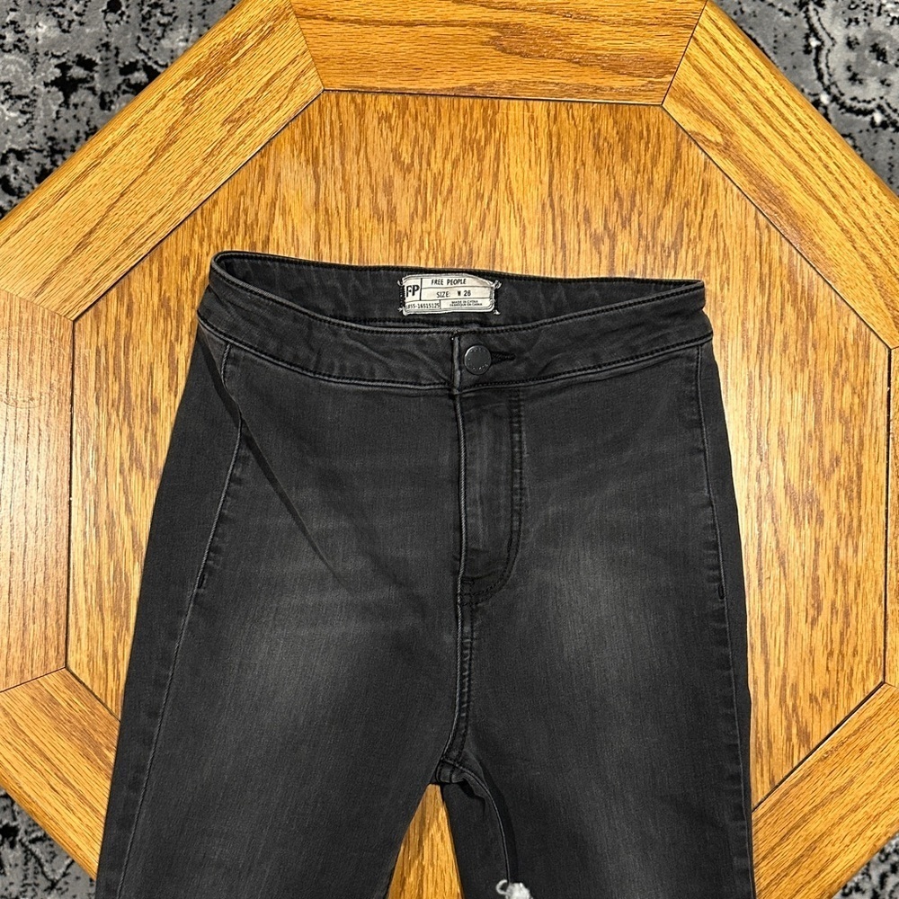 *FREE PEOPLE* Charcoal Denim Super Flare Jean Pants Size 26 - Picture 6 of 10